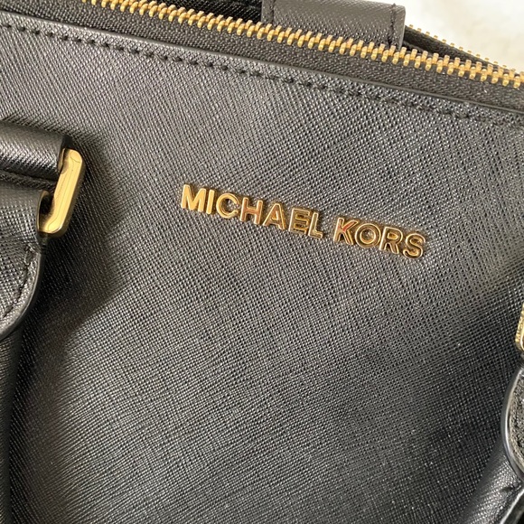 Black Michael Kors Bag with detachable straps - Picture 5 of 10